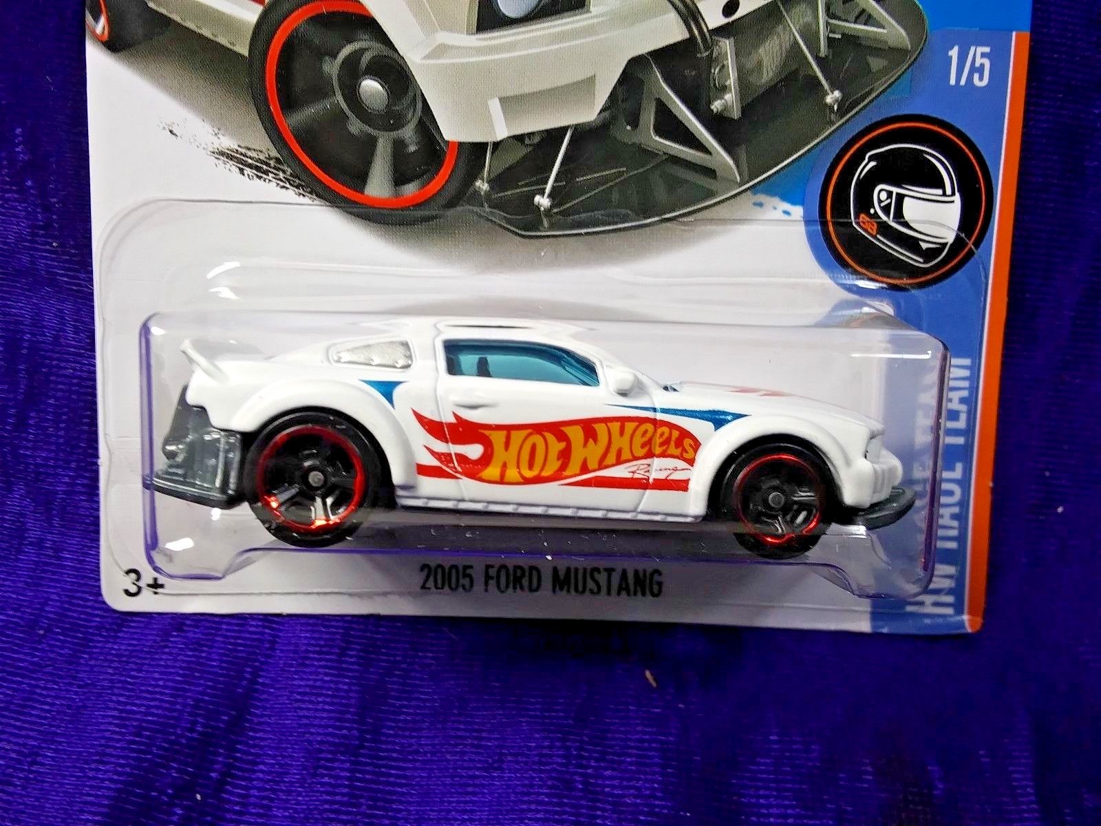 2005 Ford Mustang Hot Wheels White Diecast 1:64 Scale HW Race Team #1/5